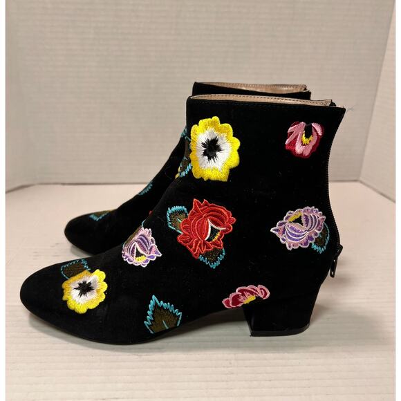 Betsey Johnson Twiggy Floral Embroidered Boho Booties Black Size 6 M - Picture 2 of 10